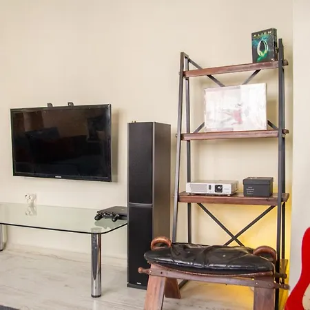 Vibrant And Central Flat In Karsiyaka Near Sea İzmir