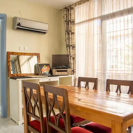 Vibrant And Central Flat In Karsiyaka Near Sea *